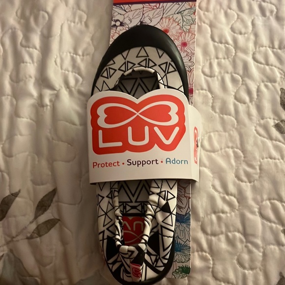 1/$10 or 2/$15 LUV DREAM FLATS Aztec Black Euro size 29 (11.5) - Picture 2 of 4